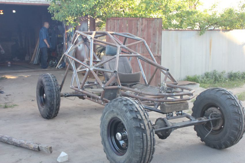 Багги Constrictor 4x4 Багги Constrictor 4x4