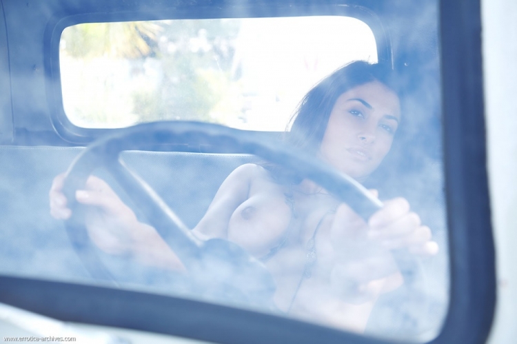 �������